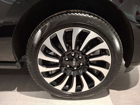 Used 2023 Lincoln Navigator L Black Label image 5