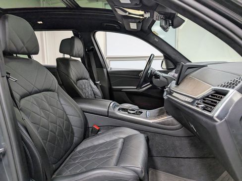 Used 2023 BMW X7 xDrive40i w/ Executive Package image 31