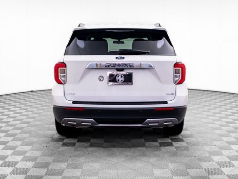 Used 2020 Ford Explorer XLT w/ Equipment Group 202A AWD/4WD image 4