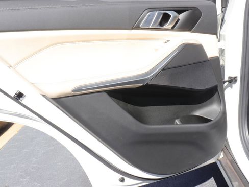 Used 2022 BMW X5 sDrive40i w/ Premium Package image 12