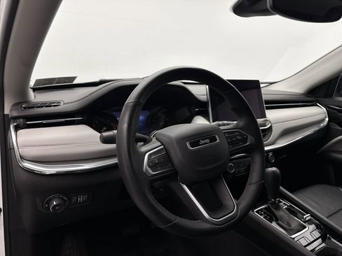 Used 2022 Jeep Compass Limited image 10