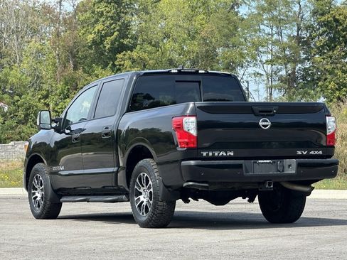 Used 2023 Nissan Titan SV w/ SV Convenience Package image 5