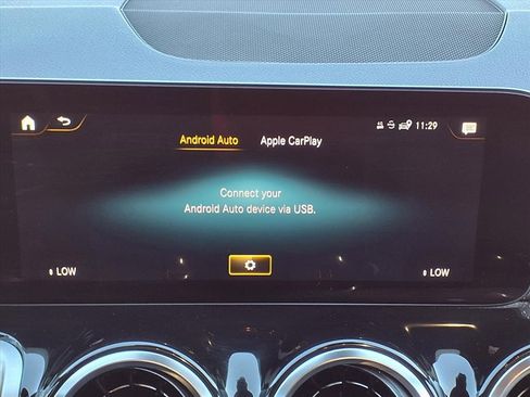 Used 2023 Mercedes-Benz GLB 250 4MATIC w/ Premium Package image 35