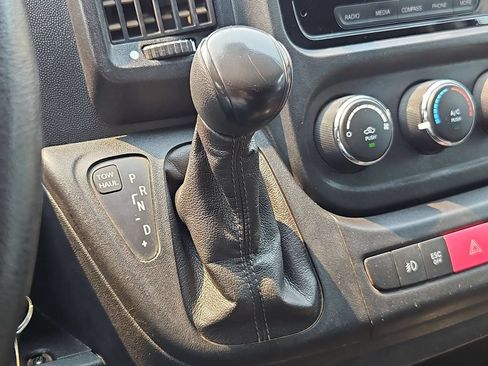 Used 2018 RAM ProMaster 2500 w/ Premium Appearance Group FWD image 27