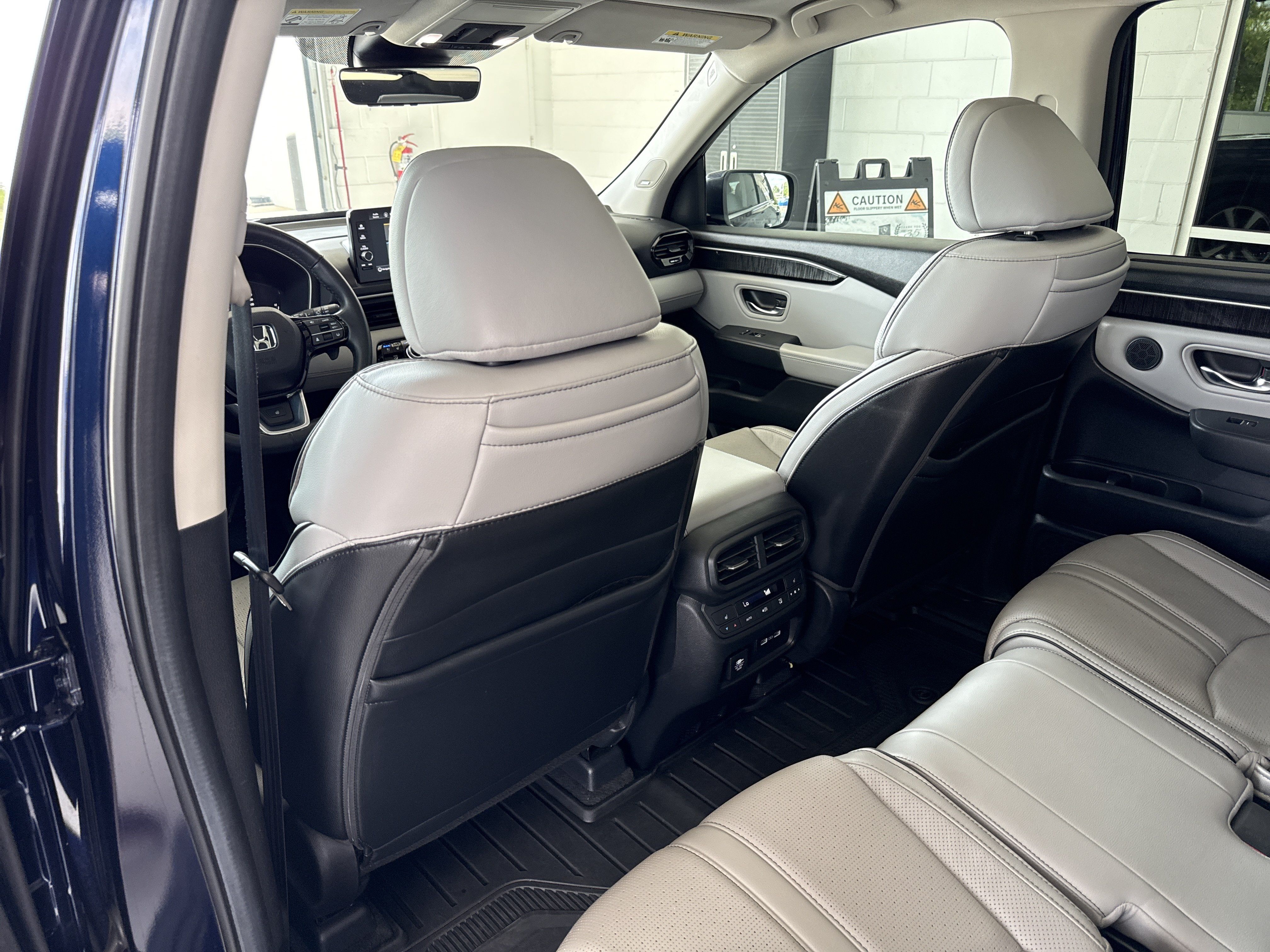 Used 2023 Honda Pilot Elite image 27
