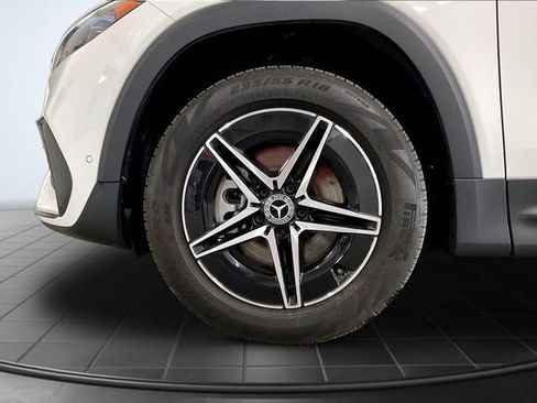 Used 2025 Mercedes-Benz EQB 300 4MATIC image 11