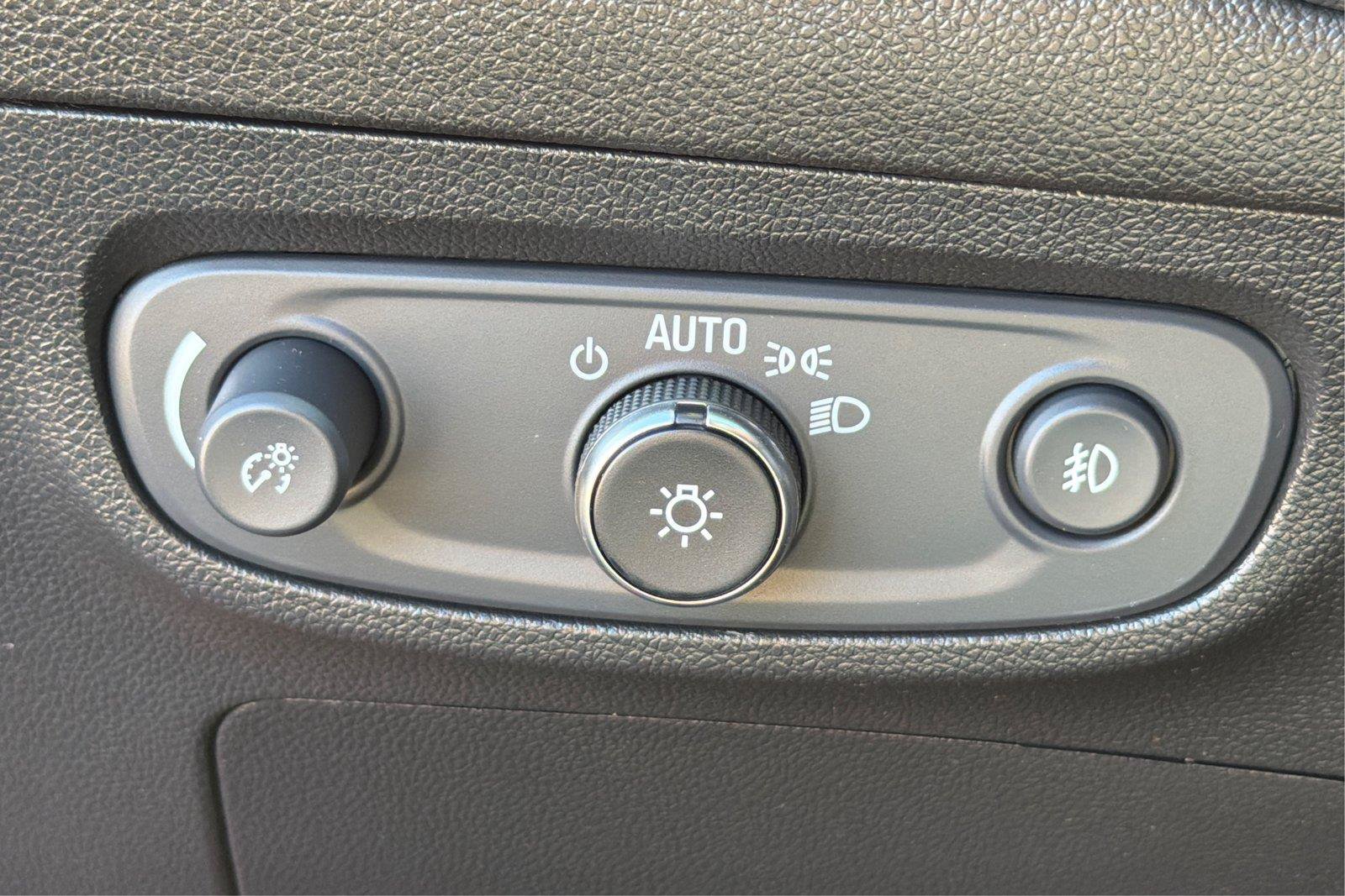 Used 2021 Buick Encore GX Select w/ Sport Touring Package AWD/4WD image 17