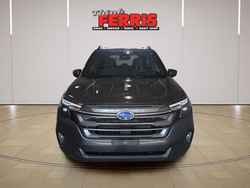 Used 2025 Subaru Forester Premium AWD/4WD image 2