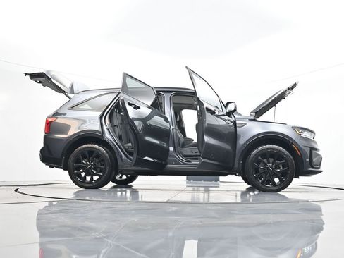 Used 2022 Kia Sorento SX image 46