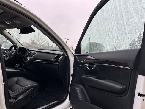 Used 2019 Volvo XC90 T6 Momentum w/ Protection Package Premier image 11