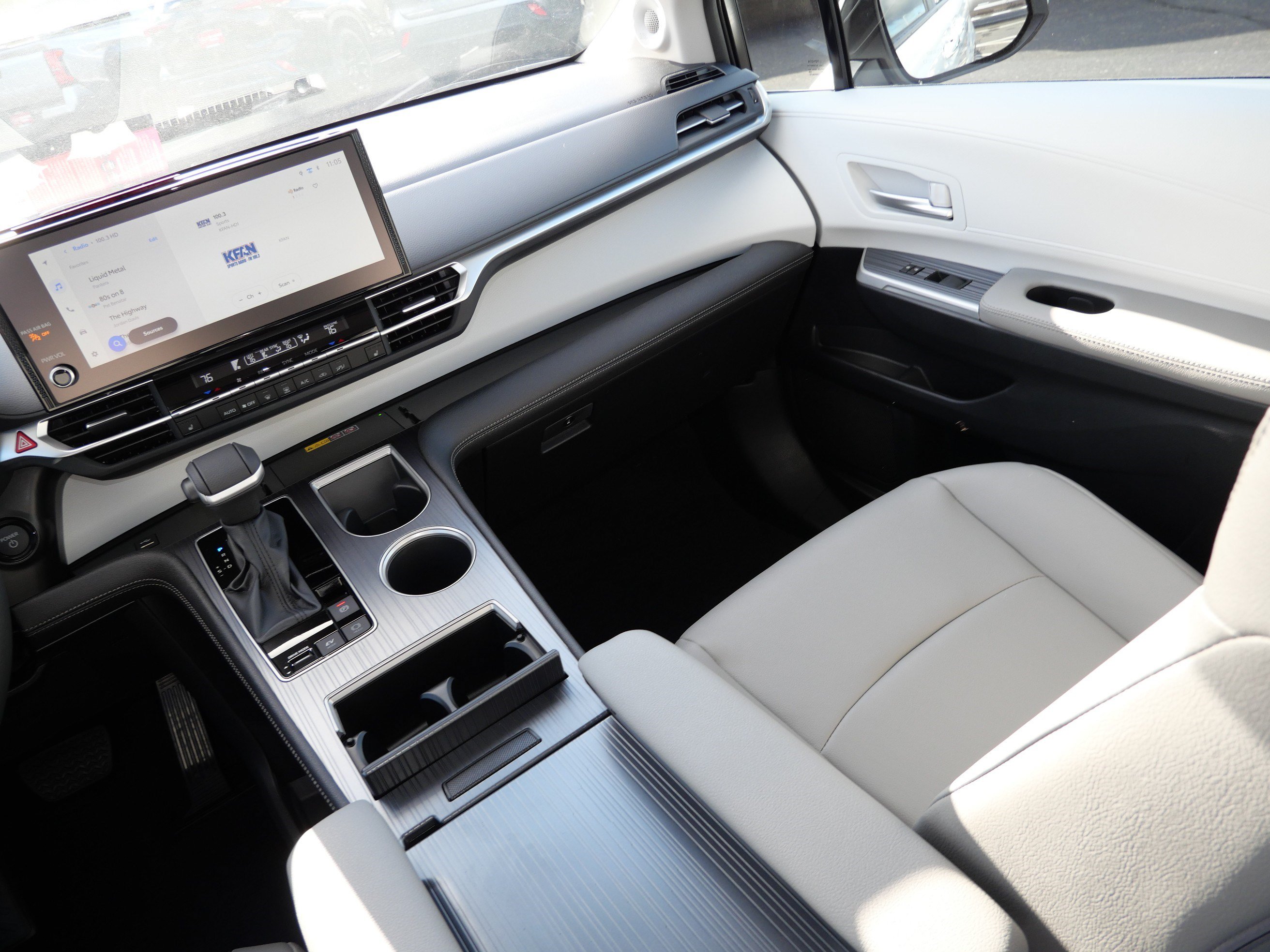 Certified 2026 Toyota Sienna XLE FWD image 11