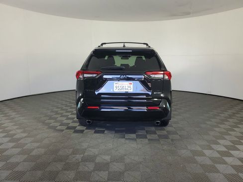 Used 2025 Toyota RAV4 SE image 5