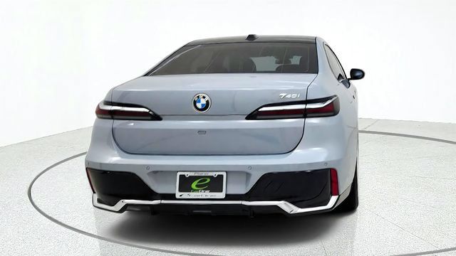 Used 2025 BMW 740i RWD image 7