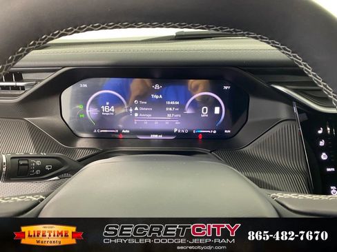 New 2026 Jeep Cherokee Overland w/ Trailer Tow Group AWD/4WD image 18