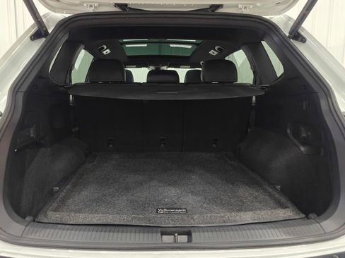 Used 2024 Volkswagen Tiguan SE R-Line image 35