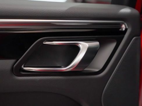 Used 2025 Porsche Macan image 15