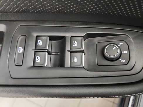 Certified 2025 Volkswagen Atlas SE w/ Panoramic Sunroof Package image 9