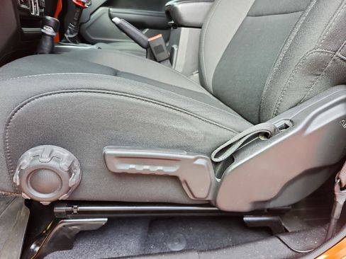 Used 2019 Jeep Wrangler Unlimited Sport S image 17