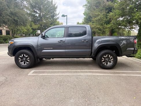 Used 2021 Toyota Tacoma TRD Off-Road w/ Technology Package AWD/4WD image 3