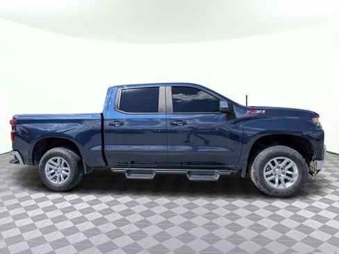 Used 2022 Chevrolet Silverado 1500 LT AWD/4WD image 2