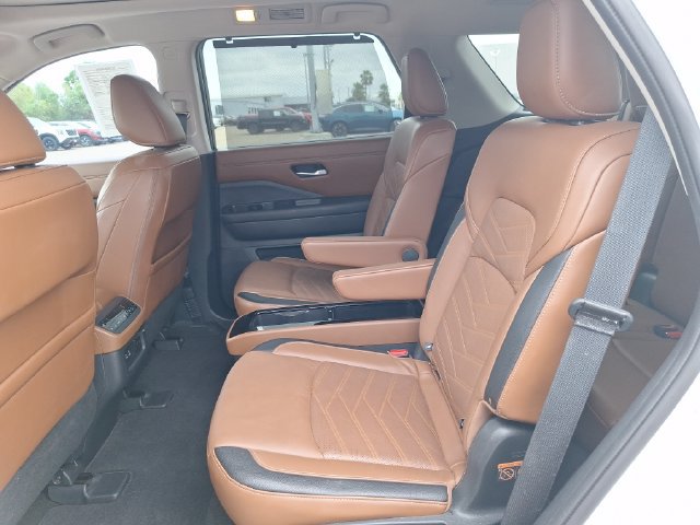 Certified 2023 Nissan Pathfinder Platinum FWD image 14