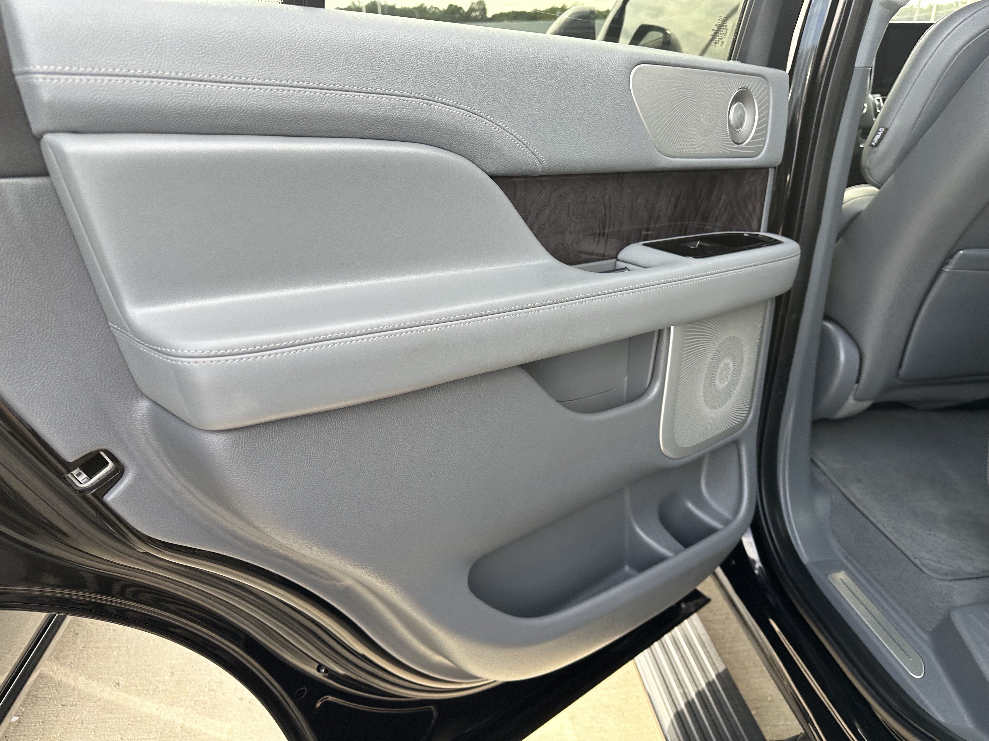 Used 2019 Lincoln Navigator Reserve AWD/4WD image 9