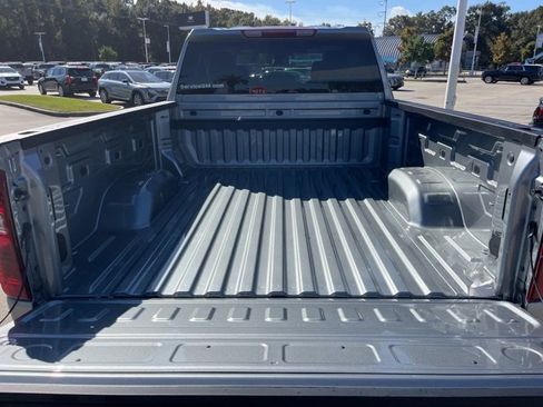 Used 2026 Chevrolet Silverado 2500 Custom w/ Custom Value Package image 9