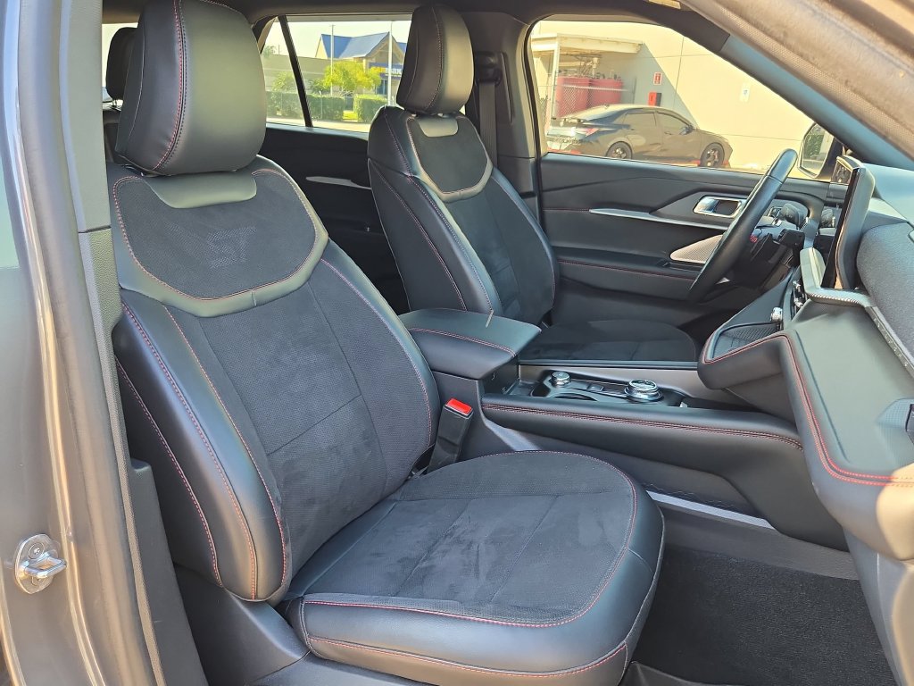 Used 2025 Ford Explorer ST w/ Sun And Sound Package AWD/4WD image 31