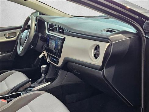 Used 2017 Toyota Corolla LE FWD image 17