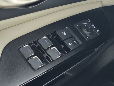 Used 2024 Lexus ES 300h w/ Luxury Package image 35