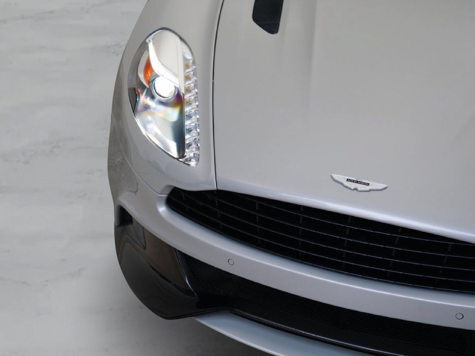 Used 2016 Aston Martin Vanquish Coupe RWD image 44