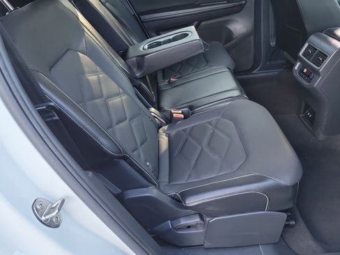 Used 2024 Volkswagen Atlas SE image 22