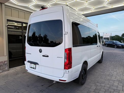 Used 2024 Mercedes-Benz Sprinter 2500 image 33
