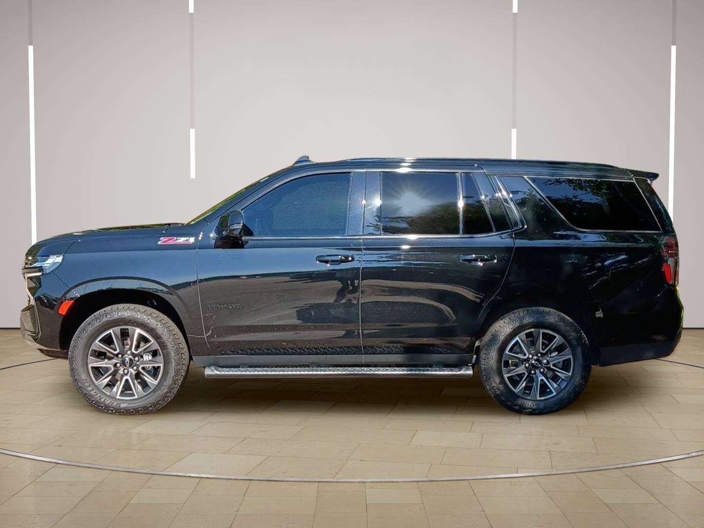 Used 2024 Chevrolet Tahoe Z71 w/ Luxury Package AWD/4WD image 4