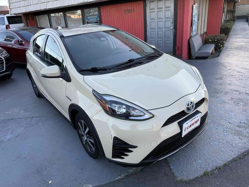 Used 2018 Toyota Prius C Two image 22