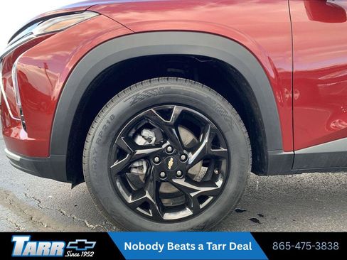 Used 2025 Chevrolet Trax LT w/ LT Convenience Package FWD image 18