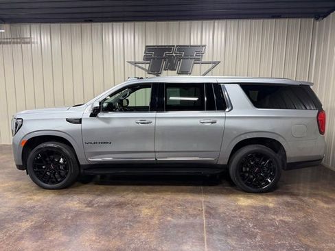 Used 2023 GMC Yukon XL SLT w/ SLT Premium Package AWD/4WD image 3