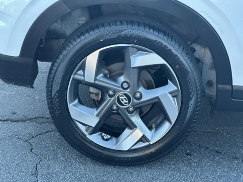 Used 2023 Hyundai Venue Limited image 19