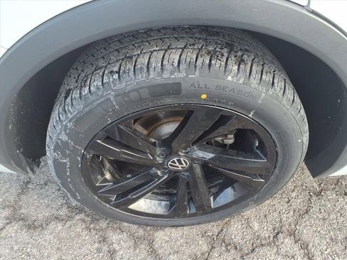 Used 2023 Volkswagen Tiguan SE R-Line image 47