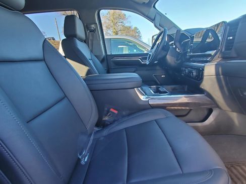 Used 2025 Chevrolet Silverado 3500 LTZ w/ LTZ Plus Package image 4