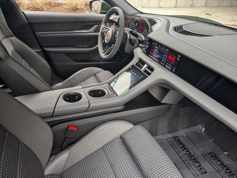 Used 2025 Porsche Taycan image 24