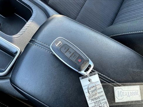 Used 2025 Nissan Sentra SV FWD image 10