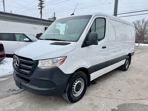 Used 2022 Mercedes-Benz Sprinter 1500 image 3