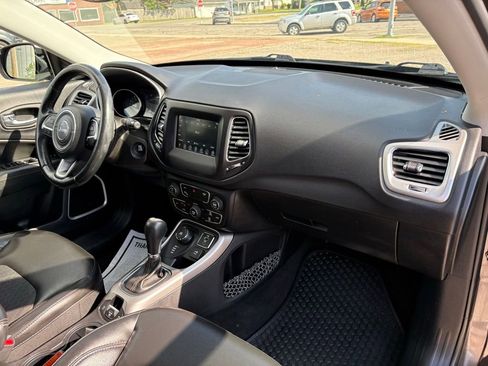 Used 2018 Jeep Compass Latitude w/ Popular Equipment Group AWD/4WD image 18