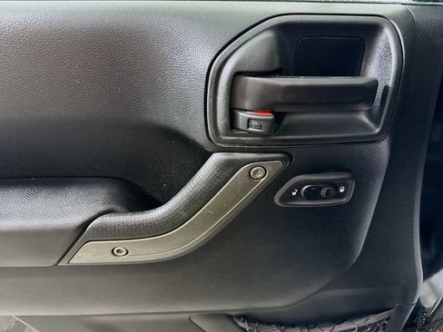 Used 2018 Jeep Wrangler Unlimited Sport S AWD/4WD image 13