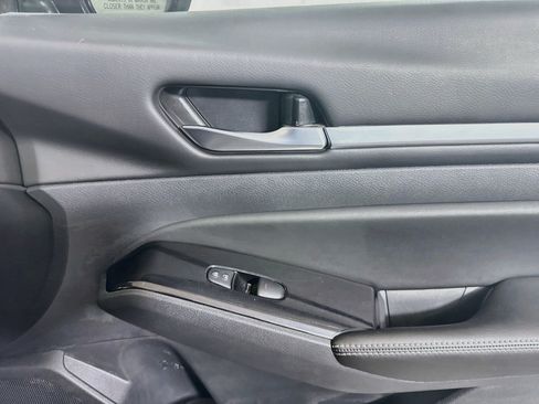 Used 2023 Nissan Altima 2.5 SV FWD image 31