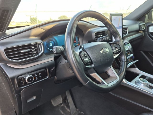 Used 2023 Ford Explorer Platinum w/ Technology Package AWD/4WD image 12