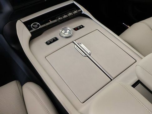 New 2025 Lincoln Navigator Reserve image 8