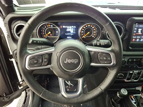 Used 2018 Jeep Wrangler Unlimited Sahara w/ Cold Weather Group AWD/4WD image 19
