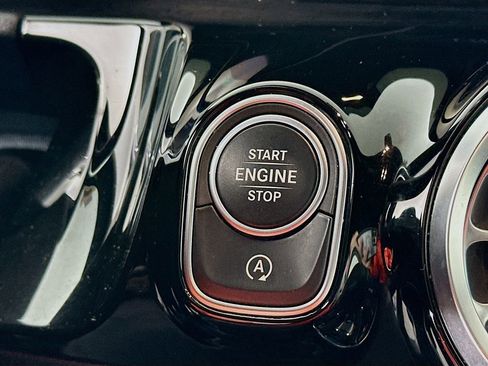 Used 2021 Mercedes-Benz GLA 250 4MATIC w/ Premium Package image 18